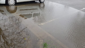Signs That You Are Having Parking Lot Water Runoff Issues